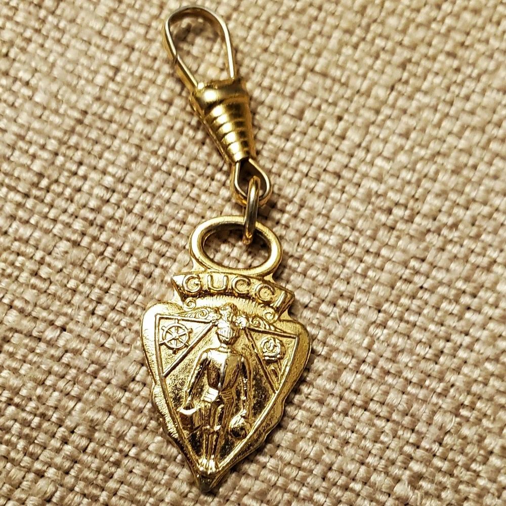 GUCCI VINTAGE GOLD TONE SOLDIER KNIGHT ZIPPER PULL TAB BAG HANG TAG CHAR…